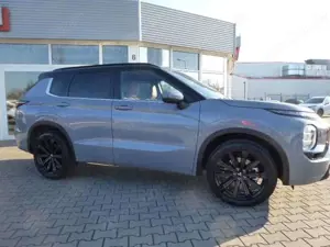 Mitsubishi Outlander 2.4L PHEV TOP Luxury-Paket 2-Farb Bild 4
