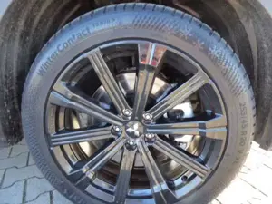 Mitsubishi Outlander 2.4L PHEV TOP Luxury-Paket 2-Farb Bild 5