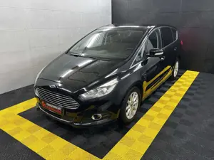 Ford S-Max Titanium+Keyless+LED+Kam+Carplay+Navi+Temp