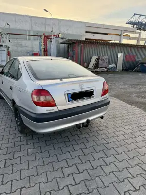 Toyota Avensis 1.8 linea sol Bild 3