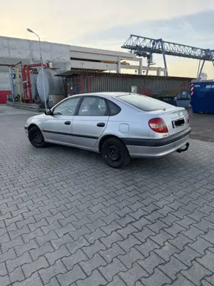 Toyota Avensis 1.8 linea sol Bild 4