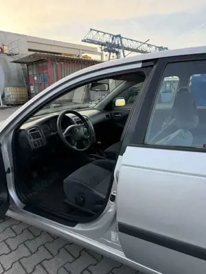 Toyota Avensis 1.8 linea sol Bild 5