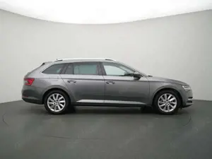 Skoda Superb Combi Premium Edition 4x4 ACC DCC NAVI Bild 2