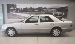 Mercedes-Benz E 420 E-Klasse - Schiebedach, Klimaanlage, 2 Vorbes.