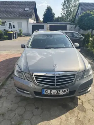 Mercedes-Benz E 250 CGI BlueEFFICIENCY Automatik Avantgarde Bild 4