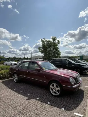 Mercedes-Benz E 230 Elegance