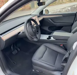 Tesla Model Y Model Y Long Range Dual Motor AWD Bild 4