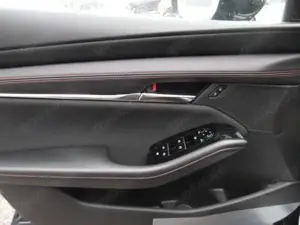 Mazda 3 e-SKYACTIV G 140 Homura Automatik Bild 3