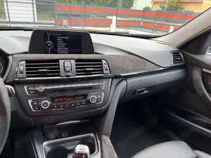 BMW 328 3er Touring 328i Touring Sport-Aut. Sport Line Bild 4