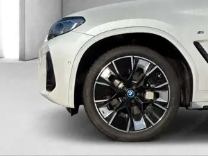 BMW iX3 M Sport Shadow Line Bild 4