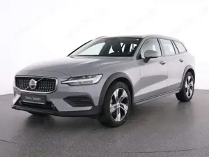 Volvo V60 Cross Country B4 AWD Plus+LEDER+SHZ+MEMO+18 Bild 2