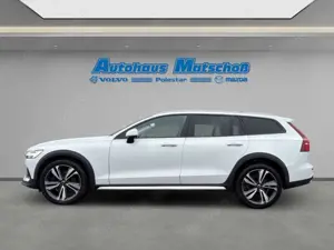 Volvo V60 Cross Country Pro AWD HUD StandHZG AHK Navi Leder Bild 2