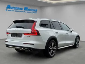 Volvo V60 Cross Country Pro AWD HUD StandHZG AHK Navi Leder Bild 5