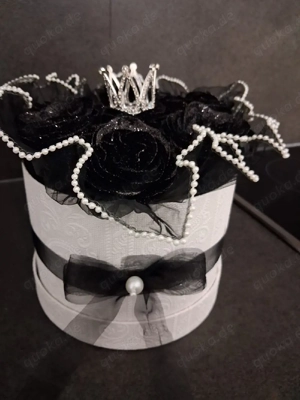 Geschenkbox mit Schwarz Rosen