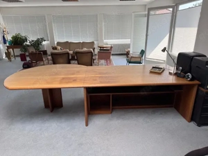 Schreibtisch furniert mit Ablagetisch