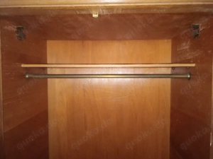 antiker Kleiderschrank 