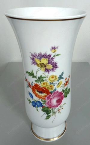 Porzellan-Manufaktur Meißen, Vase Feine Blumenmalerei, ca. 29 cm