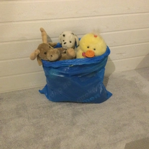 Babybett von Ikea + Stofftiere