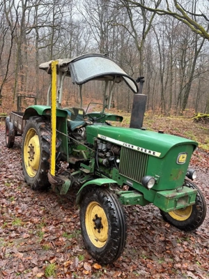 John Deere 1020 mit Anhänger