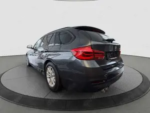 BMW 320 3 Touring 320 i Advantage Bild 4