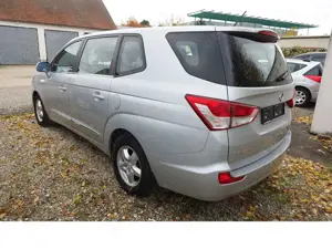 SsangYong Rodius 7-Sitzer Sitzheizung Ganzjahresreifen Alu Bild 4