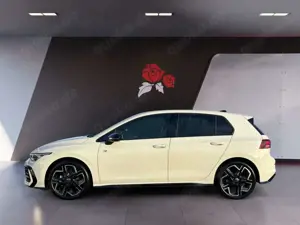 Volkswagen Golf 1,5 eTSI DSG R-Line Light Assist Bild 3