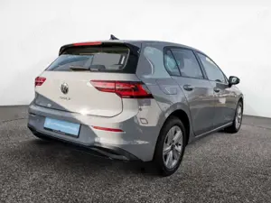 Volkswagen Golf VIII 2.0 TDI Life DSG NAVI KAM PANO MATR Bild 3