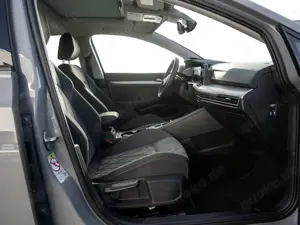 Volkswagen Golf VIII 2.0 TDI Life DSG NAVI KAM PANO MATR Bild 2