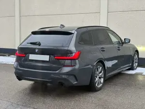 BMW 330 d M Sport AHK Pano S-Dach SpoSi ACC Bild 5
