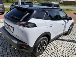Peugeot 2008 1.2 PureTech GT Automatik Navi 17"Alu Bild 4