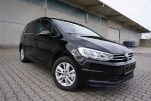Volkswagen Touran 1.5TSI DSG Navi AHK ACC Kamera 1.Hd*