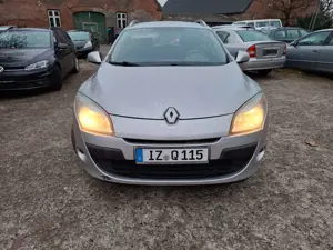 Renault Megane Expression, Ahk, Tüv 4/26 Bild 3