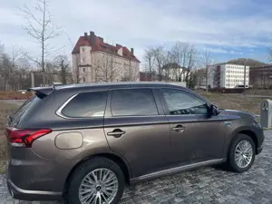 Mitsubishi Outlander PHEV Plus Spirit 4WD Bild 3