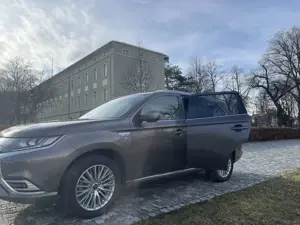Mitsubishi Outlander PHEV Plus Spirit 4WD Bild 2