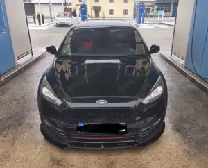 Ford Focus 2.0 EcoBoost ST mit Leder-Sport-Paket Bild 4