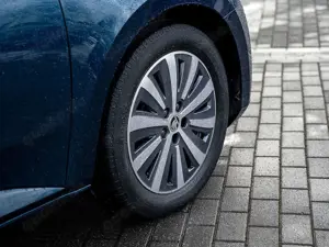 Skoda Superb Combi 2.0 TSI Style DSG AHK ACC Kamera Bild 5