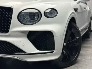 Bentley Bentayga V8 EWB BLACKLINE PANO NAIM 22" FULL PPF Bild 4