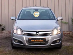 Opel Astra 1.6 Innovation 110 Jahre "Xenon "Leder "TÜV neu Bild 2