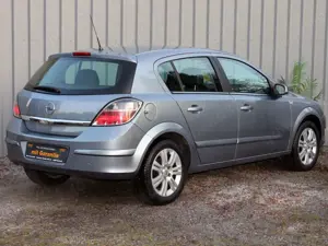 Opel Astra 1.6 Innovation 110 Jahre "Xenon "Leder "TÜV neu Bild 4