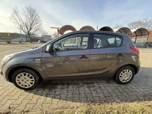 Hyundai i20 1.2 Classic Bild 2