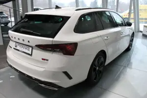 Skoda Octavia Combi RS 2.0 TDI DSG 4x4 (147kW/200PS) Klima Navi Bild 3