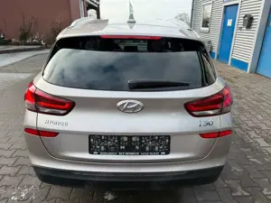 Hyundai i30 cw Premium Klima Navi Kamera PDC SHZ LHZ Bild 4