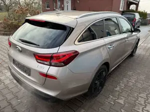 Hyundai i30 cw Premium Klima Navi Kamera PDC SHZ LHZ Bild 5