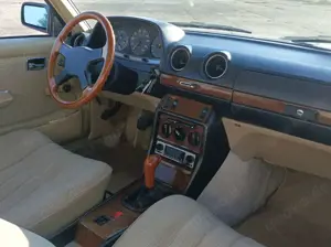 Mercedes-Benz Baureihe 123 230 CE