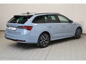 Skoda Octavia Combi 2.0 TDI Sportline Bild 4
