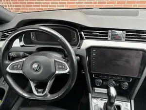 Volkswagen Passat Variant 2.0 TDI SCR 4Motion DSG Elegance R-line Bild 2
