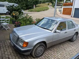 Mercedes-Benz Baureihe 124 E 200 (124.021)