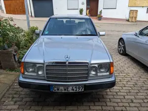 Mercedes-Benz Baureihe 124 E 200 (124.021) Bild 2