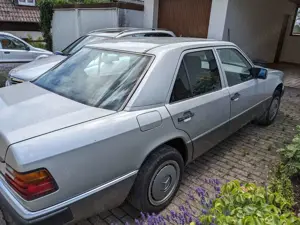 Mercedes-Benz Baureihe 124 E 200 (124.021) Bild 5