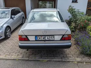Mercedes-Benz Baureihe 124 E 200 (124.021) Bild 4
